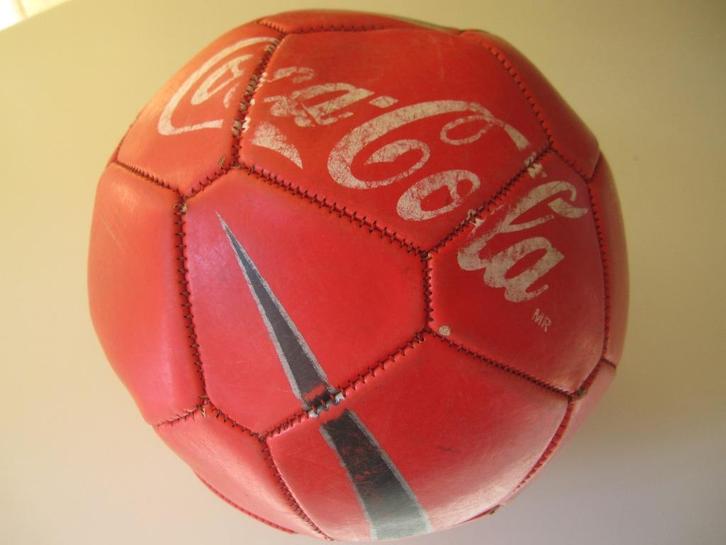 COCA COLA voetbal-tasje-place mat-dienblad-pennenbakje, Verzamelen, Merken en Reclamevoorwerpen, Reclamebord, Ophalen of Verzenden