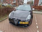 Alfa Romeo Giulietta 1.4 Turbo(zwart paars) apk aug 26, Auto's, Alfa Romeo, Voorwielaandrijving, Zwart, 4 cilinders, Leder en Stof