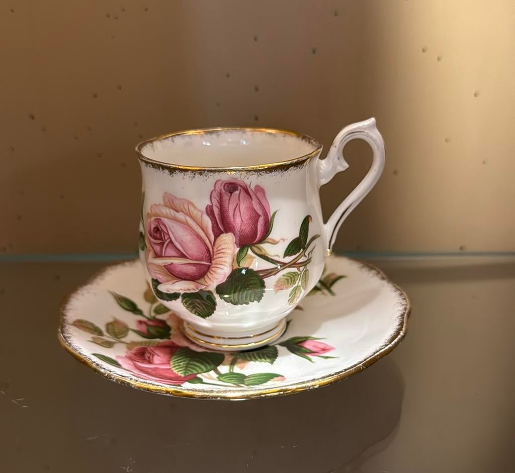 Royal Albert, Anniversary Rose serie. Kop & schotel, Ophalen of Verzenden