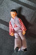Jongen poppenhuis figuur grijs met rood overhemd vontage, Ophalen of Verzenden, Zo goed als nieuw