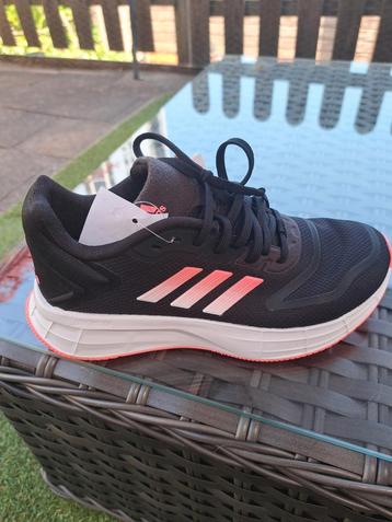 Adidas schoenen, helemaal nieuw nooit gebruikt  beschikbaar voor biedingen