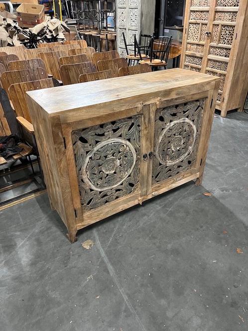 Unieke Houtsnijwerk Dressoir handgesneden uit India, Huis en Inrichting, Kasten | Dressoirs, Nieuw, 100 tot 150 cm, 25 tot 50 cm