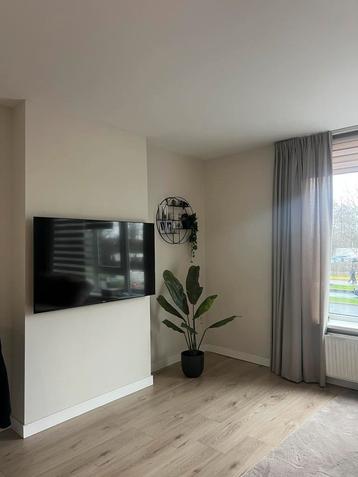 Laminaat (zo goed als nieuw, klik) 57m2 inclusief plinten beschikbaar voor biedingen