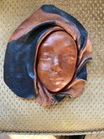Kunstwerkje van meisjes hoofd  van leer, Antiek en Kunst, Ophalen of Verzenden