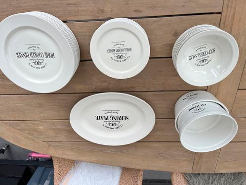 Servies van Claire Wilson’s, Huis en Inrichting, Keuken | Servies, Zo goed als nieuw, Bord(en), Overige stijlen, Ophalen
