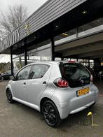 Toyota Aygo 1.0 VVT-i Now / apk 1-2027, Auto's, Toyota, Voorwielaandrijving, Euro 5, Gebruikt, 4 stoelen
