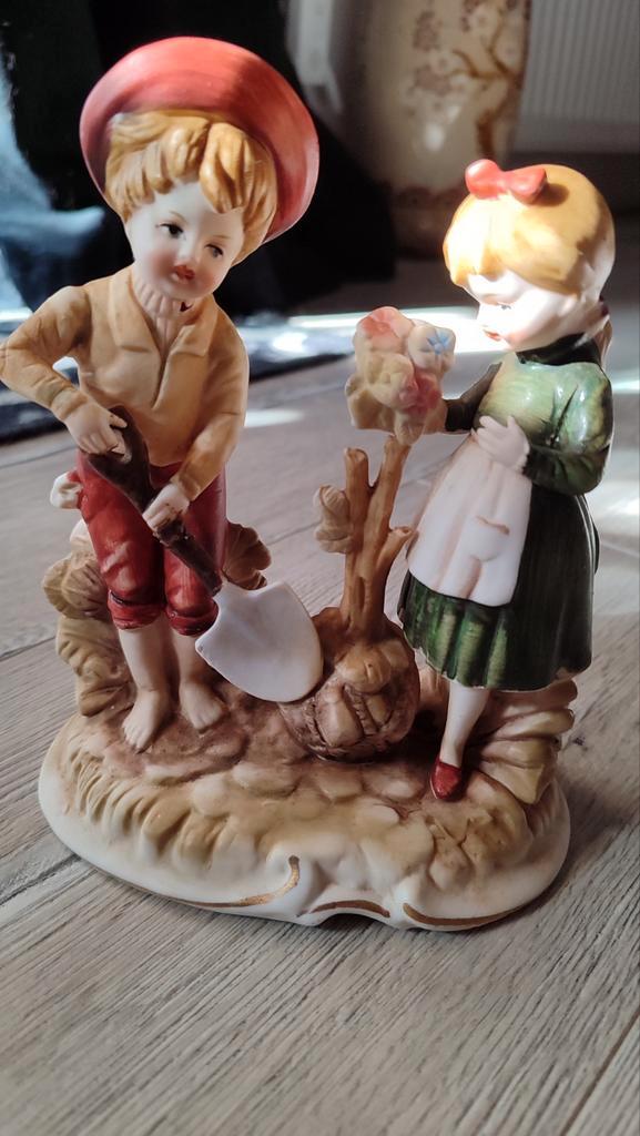 Vintage Capodimonte Stijl Beeldje - Tuinierende Kinderen, Antiek en Kunst, Antiek | Woonaccessoires, Ophalen of Verzenden