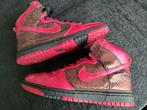 Nike sneakers Dunk sky high beat red/black 38, Kleding | Dames, Nike, Ophalen of Verzenden, Rood, Sneakers of Gympen