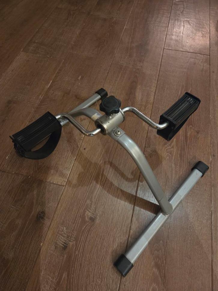 Compacte Stoelfiets voor Thuisrevalidatie, Sport en Fitness, Fitnessapparatuur, Gebruikt, Stoelfiets, Armen, Benen, Metaal, Ophalen