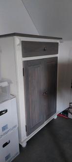 Meidenkast met lade en deurtjes, Ophalen