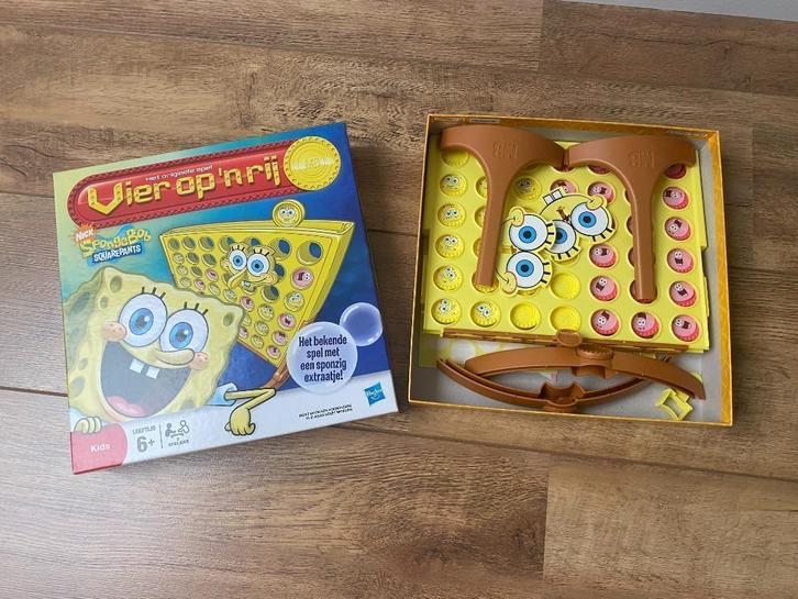 Spongebob Vier op ’n Rij – Compleet in Doos – Hasbro / MB, Hobby en Vrije tijd, Gezelschapsspellen | Overige, Zo goed als nieuw