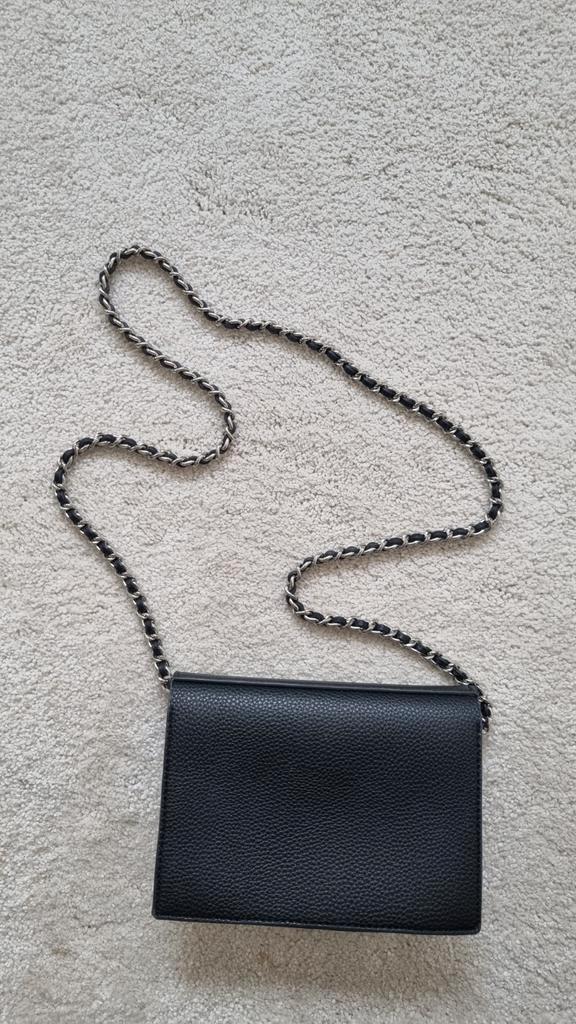 Pull & Bear Schoudertas Zwart, Sieraden, Tassen en Uiterlijk, Tassen | Schoudertassen, Zo goed als nieuw, Overige merken, Zwart