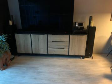 Dressoir beschikbaar voor biedingen