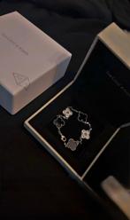 Van cleef en arpels armband, Ophalen of Verzenden, Zo goed als nieuw, Overige materialen