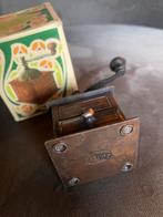 Vintage PlayMe Koperen Miniatuur Koffiemolen met Doosje, Antiek en Kunst, Antiek | Koper en Brons, Ophalen of Verzenden, Brons