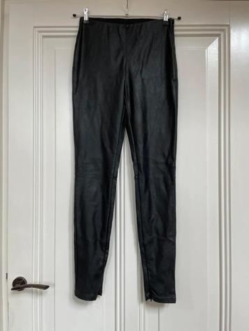 Saint Tropez vegan leder broek zwart M beschikbaar voor biedingen