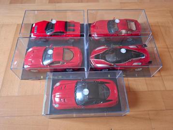 LOT 18 FERRARI MODELS 1/24 SCALE Collection “Le Grandi Ferra beschikbaar voor biedingen