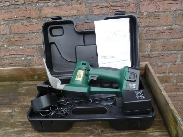 Heggen- & grasschaar. Accu. Greenway 18 V, in opbergkoffer., Tuin en Terras, Heggenscharen, Gebruikt, Accu, Ophalen of Verzenden
