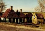 Workum, Oude Vissershuisjes bij Seburch - 1983 gelopen, Verzamelen, Ansichtkaarten | Nederland, Ophalen of Verzenden, 1980 tot heden