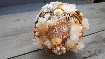 broche bruidsboeket beschikbaar voor biedingen