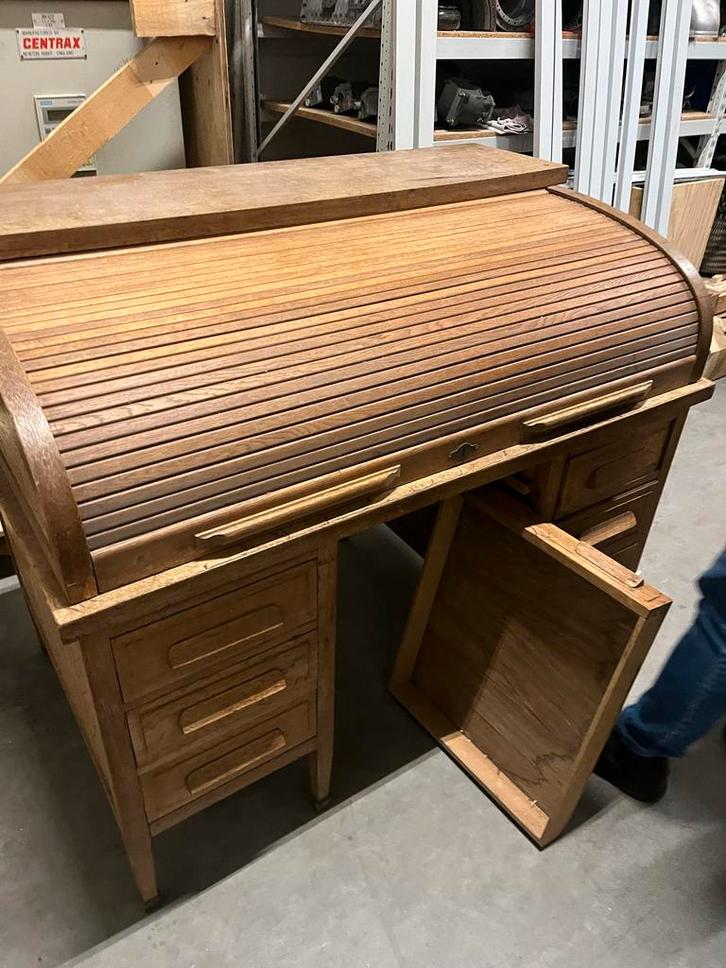 Antiek Rolluikbureau met veel opbergruimte, Huis en Inrichting, Bureaus, Gebruikt, Bureau, Ophalen of Verzenden