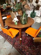 33) Vintage / retro oranje stapelbare kuipstoelen., Huis en Inrichting, Stoelen, Gebruikt, Retro, Ophalen