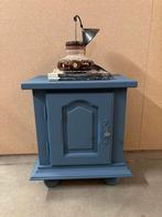 Brocante kastje / nachtkastje, Ophalen, Studio Larilo, Zo goed als nieuw, 45 tot 65 cm