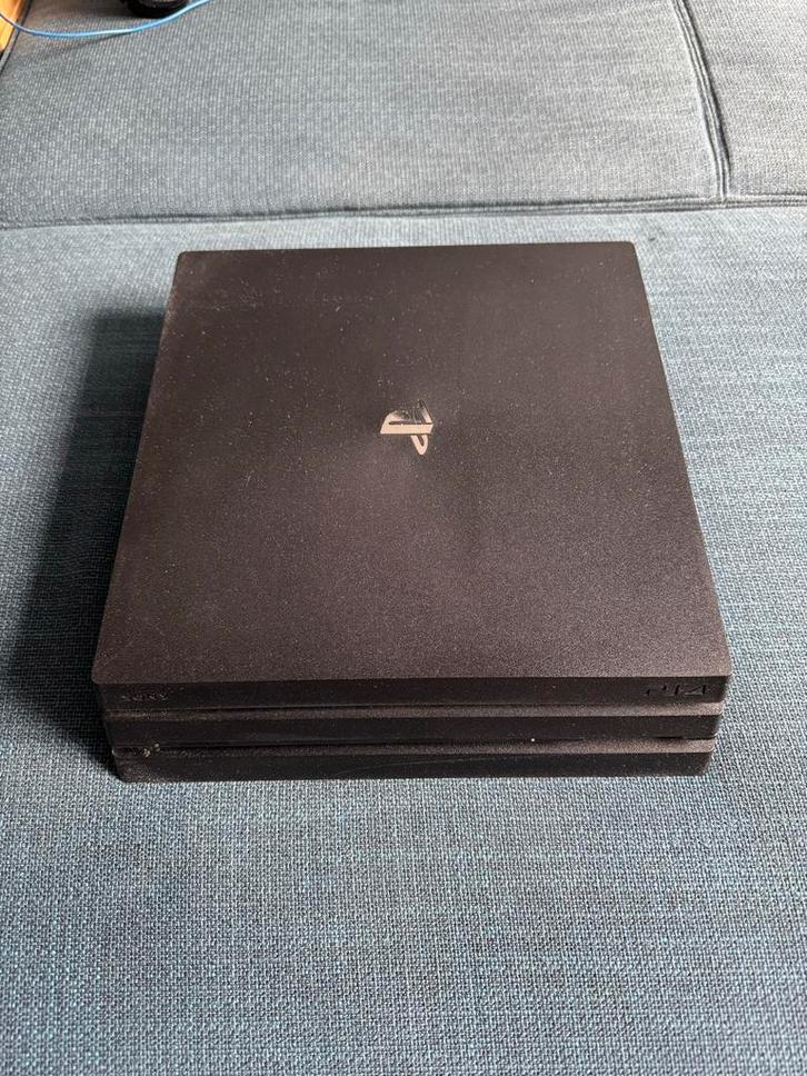 PlayStation 4 Pro met games en 2 controllers, Spelcomputers en Games, Spelcomputers | Sony PlayStation 4, Gebruikt, Pro, 1 TB