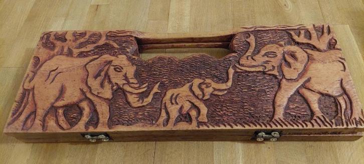 Mooi handgesneden mancala bao spel ., Hobby en Vrije tijd, Gezelschapsspellen | Bordspellen, Gebruikt, Een of twee spelers, Ophalen of Verzenden