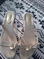 Leuke Italiaanse teenslipper met klein hakje maat 39, Slippers, Beige, Ophalen of Verzenden, Zo goed als nieuw