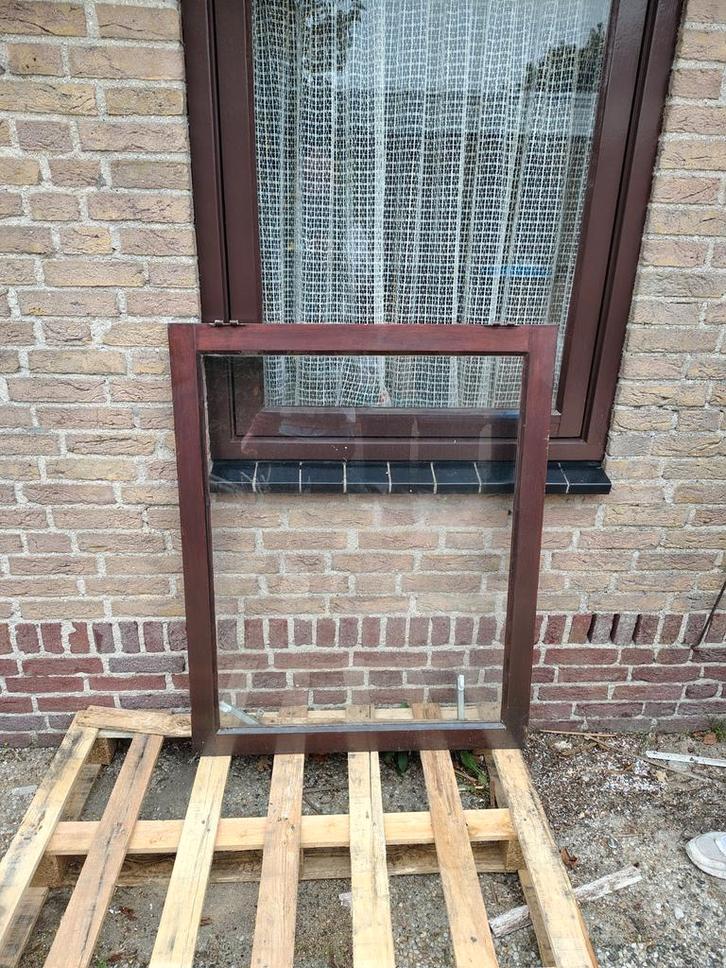Gebruikte Hardhouten Raam - 86,5x108cm, Doe-het-zelf en Verbouw, Glas en Ramen, Gebruikt, Gevelraam of Ruit, 80 tot 120 cm, 80 tot 120 cm