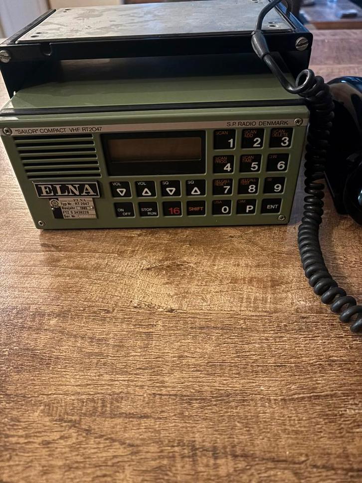 Sailor compact RT 2047 marifoon, Watersport en Boten, Navigatiemiddelen en Scheepselektronica, Zo goed als nieuw, Communicatie