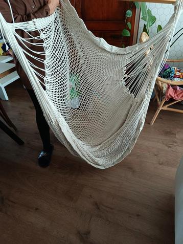 Hangstoel beschikbaar voor biedingen