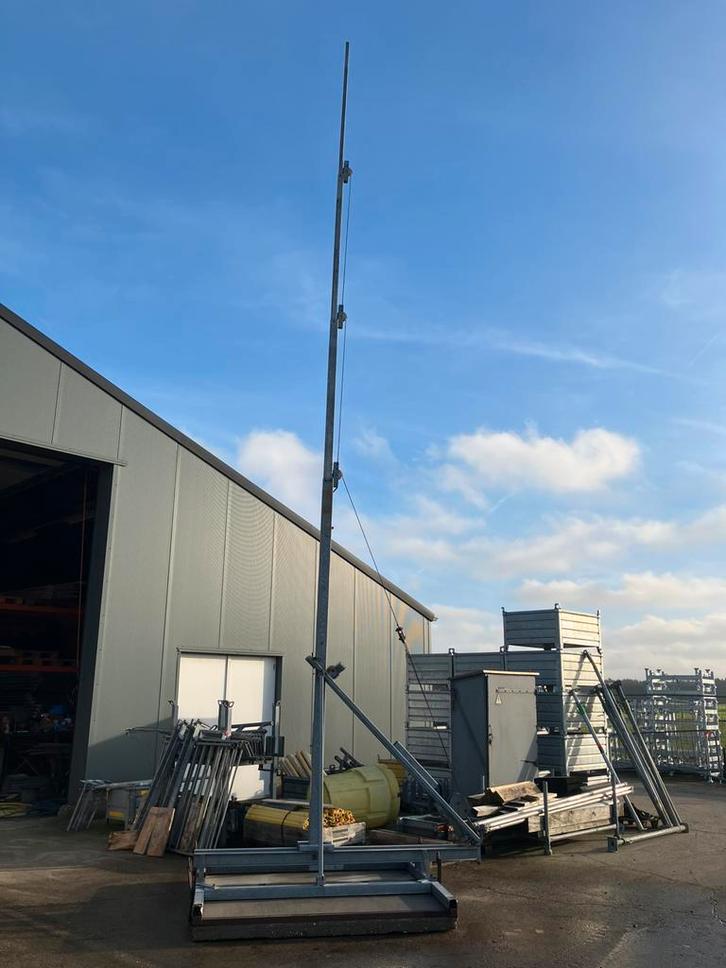 Lichtmast / bouwlamp 4 tot 10,5 meter op betonplaat gebruikt, Tuin en Terras, Buitenverlichting, Gebruikt, Overige typen, IJzer