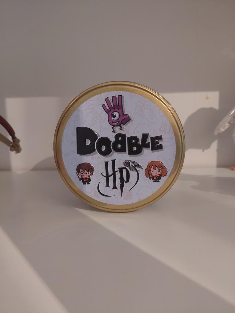 Dobble Harry Potter - Kaartspel, Ophalen of Verzenden, Zo goed als nieuw
