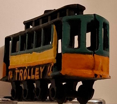Trolley 14. Gietijzer. Handpainted.  18/9/5 cm., Verzamelen, Overige Verzamelen, Zo goed als nieuw, Ophalen