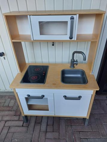 keukentje van Ikea, 72 x 40x109 cm. met 116 benodigdheden beschikbaar voor biedingen