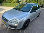 Ford Focus 1.6 Champion 5D Nieuwe APK Airco Trekhaak, 1596 cc, 15 km/l, Zwart, 4 cilinders