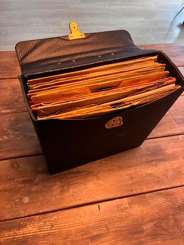 Koffer met 26 stuks 78 toerenplaten beschikbaar voor biedingen