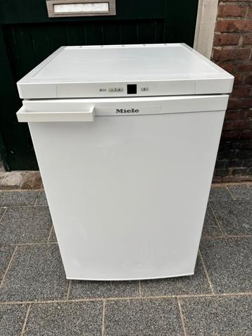 Miele: Tafelmodel Vriezer, 3 Laden, Schoon en Werkt Goed beschikbaar voor biedingen