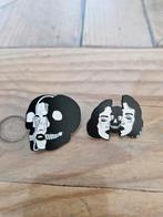2 Gothic girl / skull pins, Ophalen of Verzenden, Zo goed als nieuw