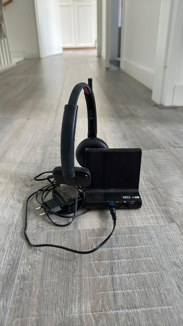 Poly one ear + docking station beschikbaar voor biedingen