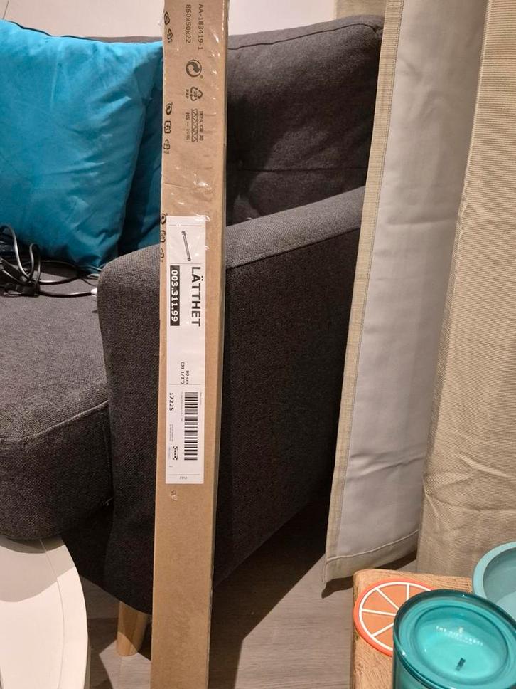Ikea LÄTTHET Ophangrail 80cm - Nieuw in Verpakking, Huis en Inrichting, Woonaccessoires | Wandplanken en Boekenplanken, Nieuw
