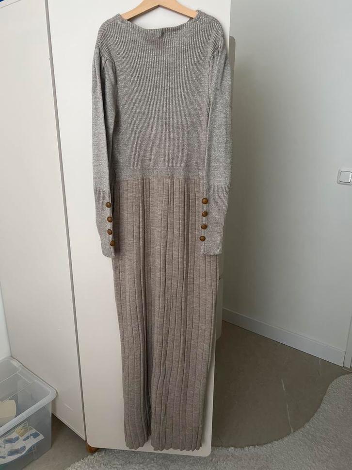 Beige Gebreide Jurk, Kleding | Dames, Jurken, Zo goed als nieuw, Maat 38/40 (M), Beige, Onder de knie, Ophalen