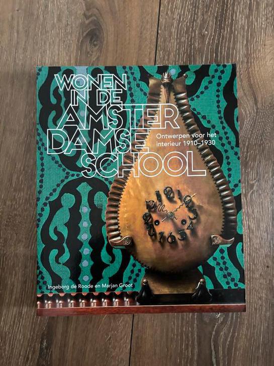 Wonen in de Amsterdamse School Groot en De Roode, Boeken, Kunst en Cultuur | Architectuur, Ophalen of Verzenden, Zo goed als nieuw
