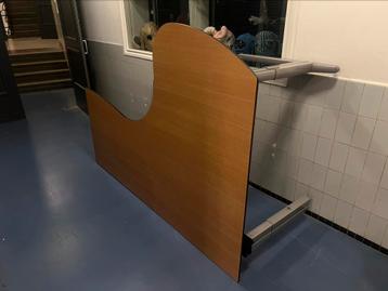 Groot bureau, mag gratis weg!