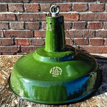 Vintage groene industriële emaille hanglamp Sovjet-Unie 1966 beschikbaar voor biedingen