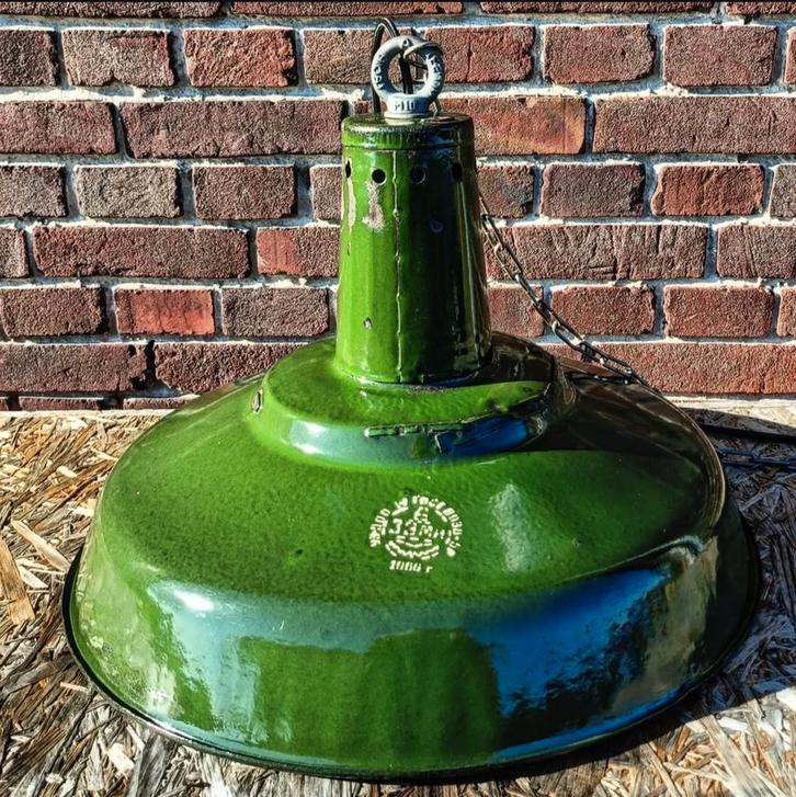 Vintage groene industriële emaille hanglamp Sovjet-Unie 1966, Huis en Inrichting, Lampen | Hanglampen, Gebruikt, Minder dan 50 cm