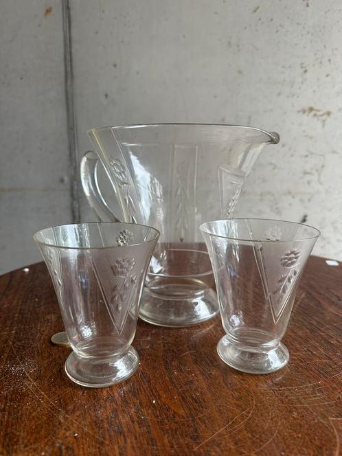 Vintage gegraveerd glazen karaf met 2 bijpassende glazen, Antiek en Kunst, Antiek | Glas en Kristal, Ophalen of Verzenden