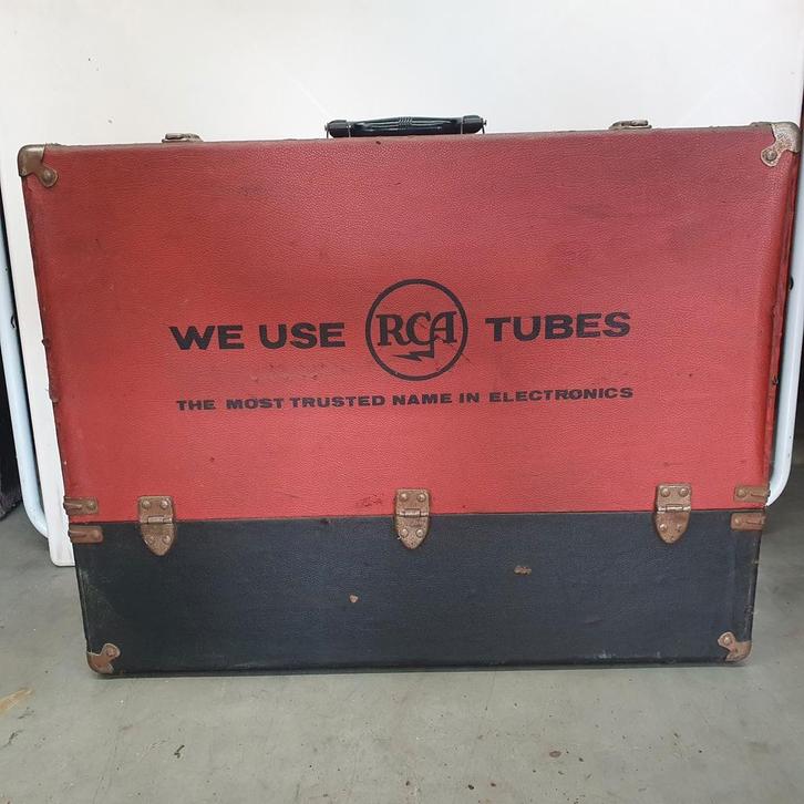 Koffer - We use RCA Tubes - jaren 50 / 60 metaal, Antiek en Kunst, Curiosa en Brocante, Ophalen